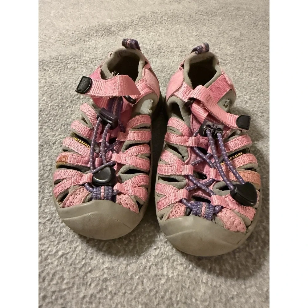 Keen whisper girls